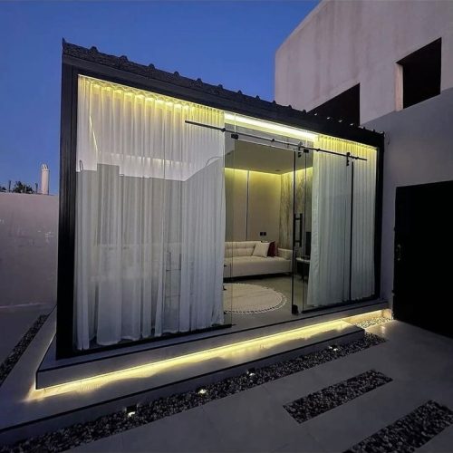  اكتشف كيف يمكن لخدمات غرف زجاجية الهدى الطائف من شركة تاج الزهور تحويل مساحتك إلى ملاذ دافئ وساحر. استمتع بجمال الطبيعة في حي الهدى بالطائف على مدار العام مع غرف زجاجية عصرية وفاخرة. تعرف على مميزاتها وتصاميمها.